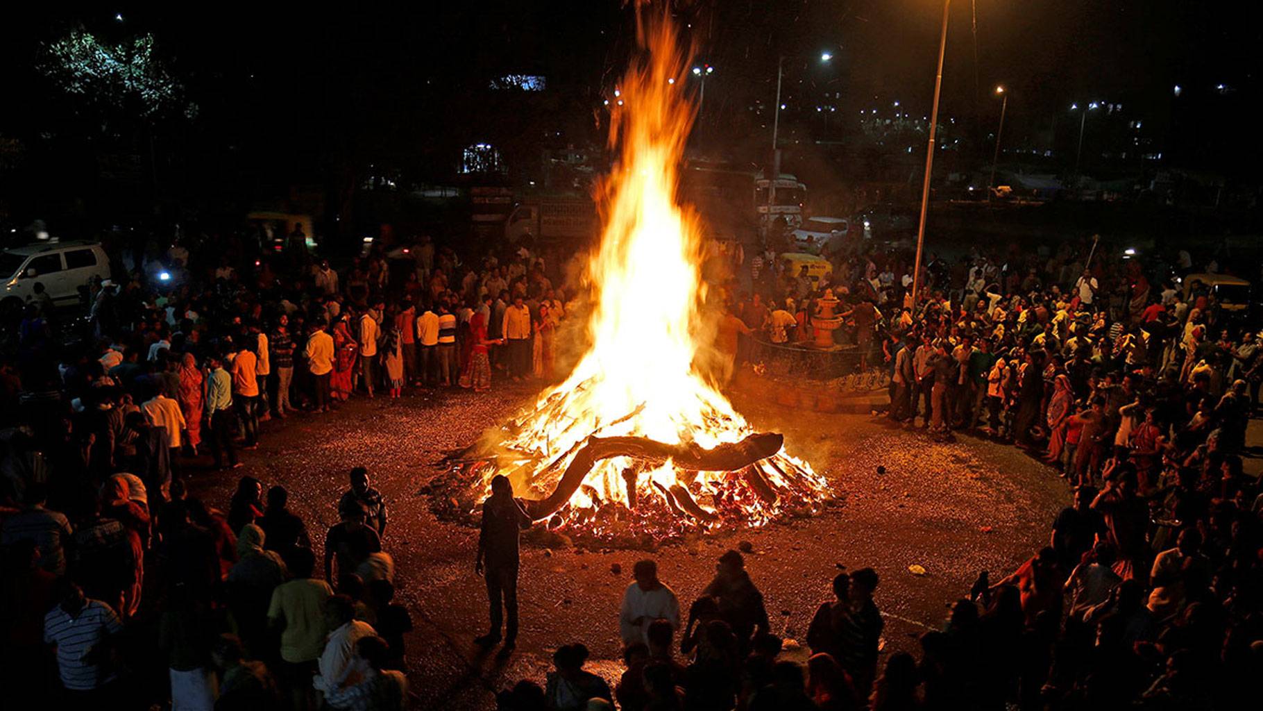 Các nghi lễ truyền thống trong lễ hội Holi 