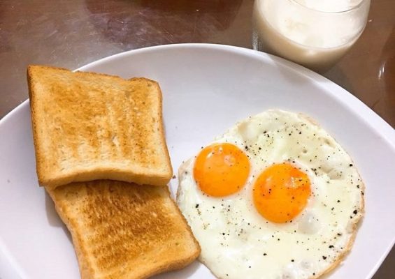 Cách chiên bánh mì và trứng đúng chuẩn