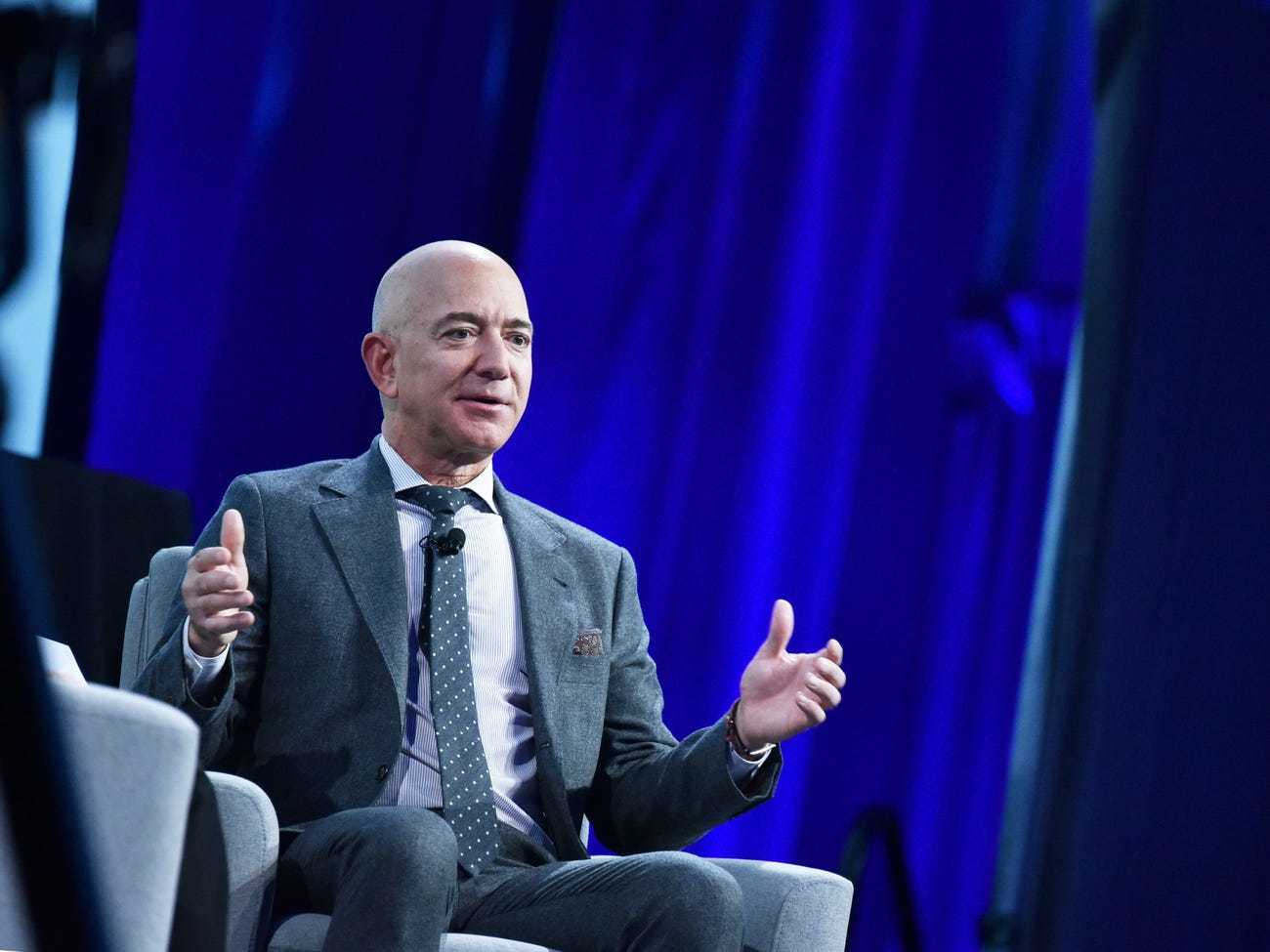 Triết lý ‘keo kiệt’ kinh điển giúp Jeff Bezos ngăn Amazon sụp đổ