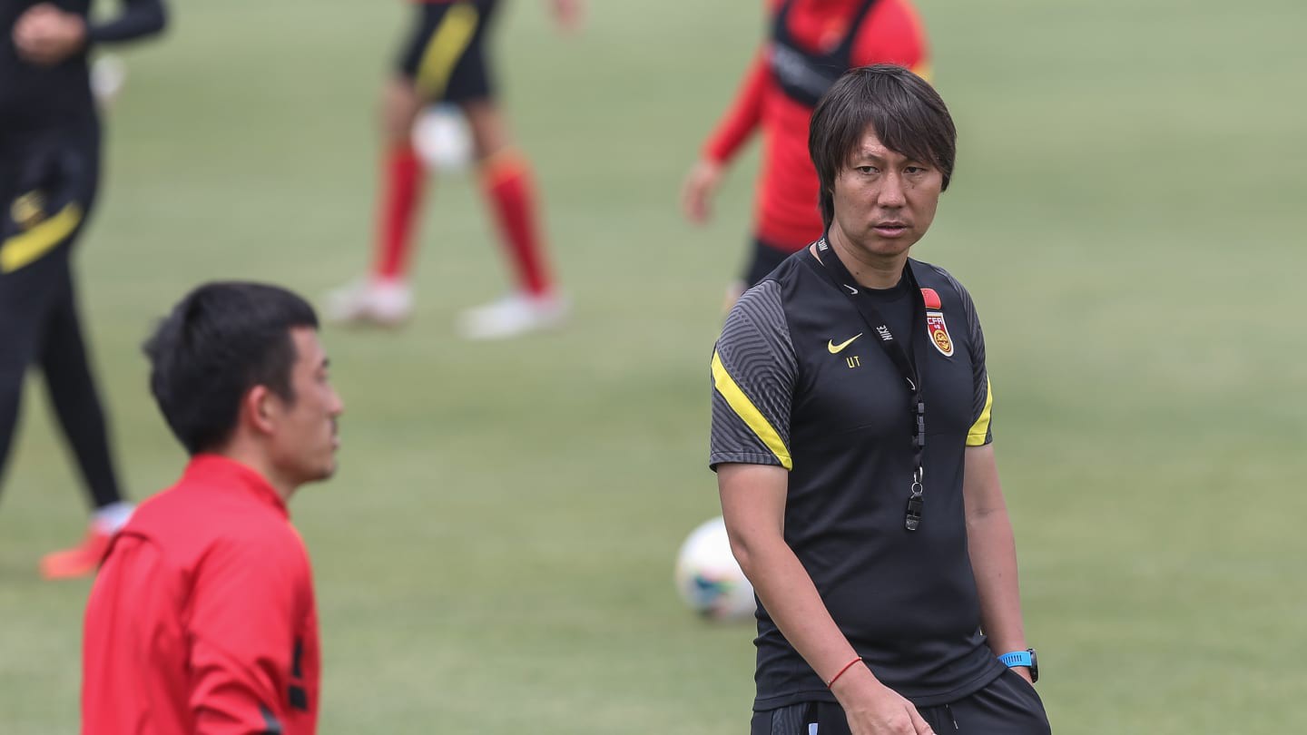 HLV Lý Thiết (Li Tie) của tuyển Trung Quốc đã chọn “bộ ba” cầu thủ tấn công