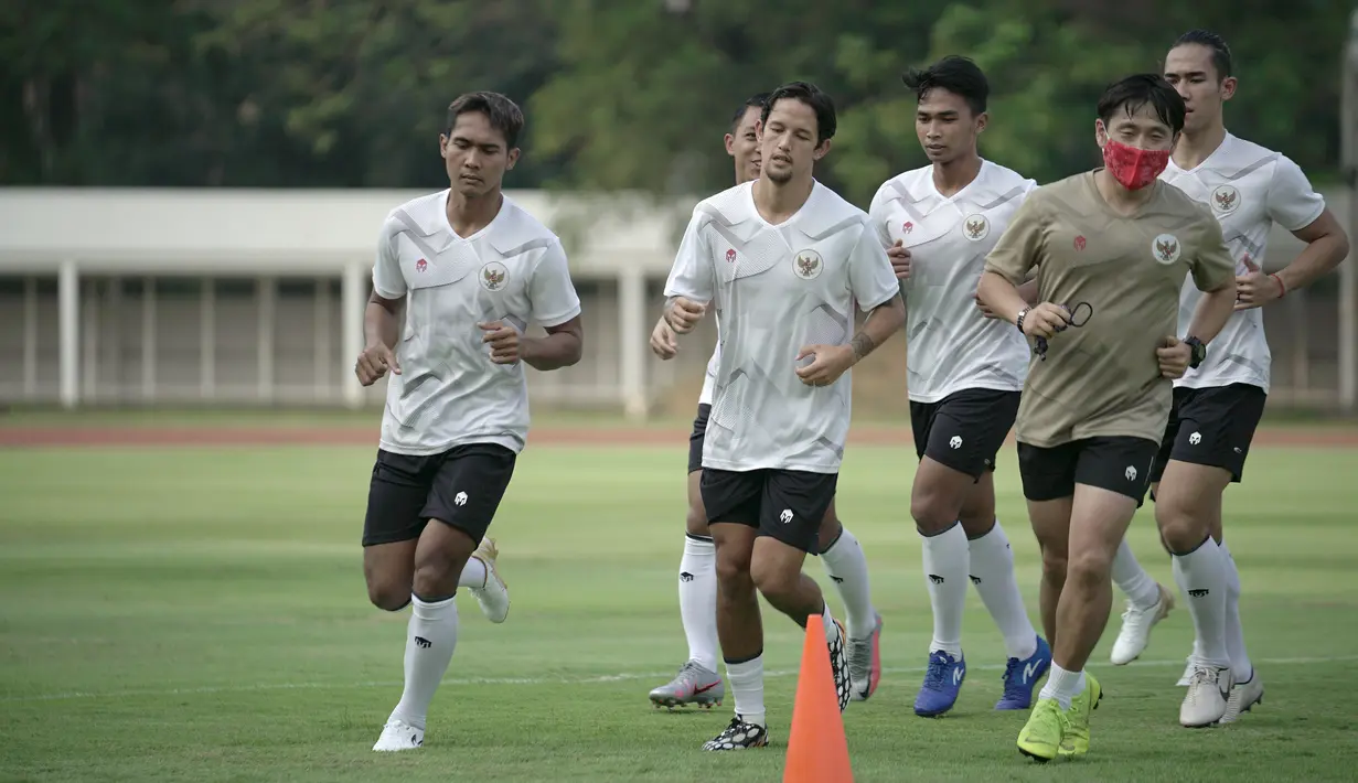 HLV Shin Tae-yong đang chờ hết cách ly để huấn luyện tuyển Indonesia